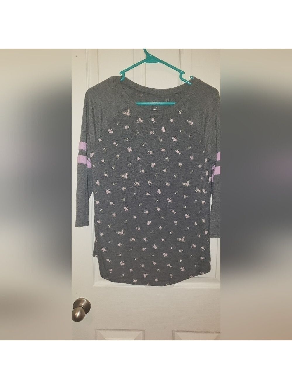 Arizona Gray Floral Top Juniors Large